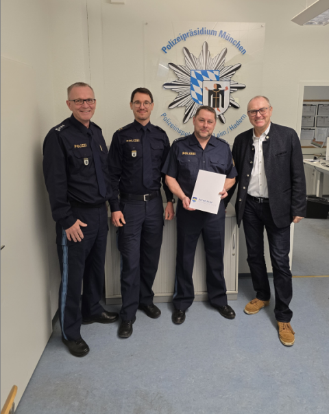 Schlag gegen den Kopf - Beamter verletzt