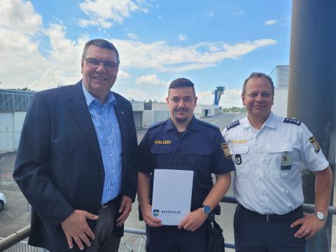 Bei der Verfolgung einer Person gestürzt