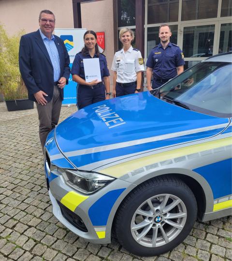 Junge Beamtin bei Verkehrsunfall verletzt.