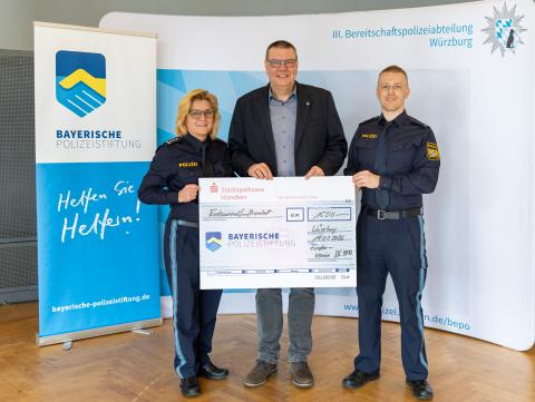 Förderverein der III.BPA Würzburg spendet